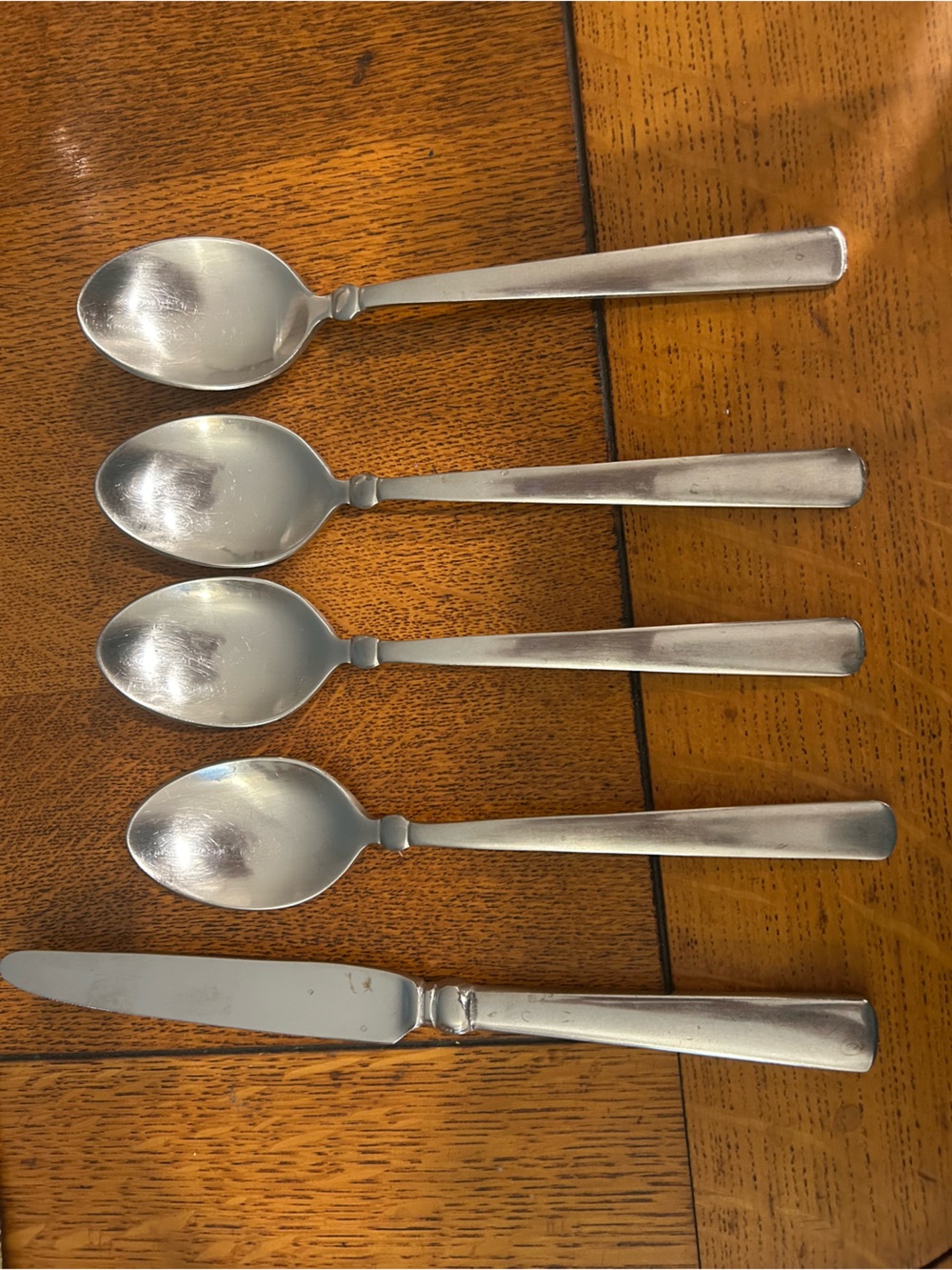 Cambridge 18/8 Stainless Steel 4 Large Spoons with Bonus Table Knife